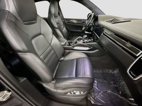 Used 2020 Porsche Cayenne Turbo AWD/4WD image 29