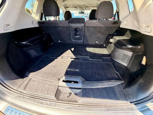 Used 2016 Nissan Rogue SV w/ SV Premium Package image 7