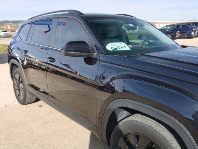 Used 2024 Volkswagen Atlas SE w/ Panoramic Sunroof Package FWD image 10