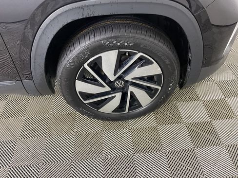 Used 2025 Volkswagen Atlas SE AWD/4WD image 9