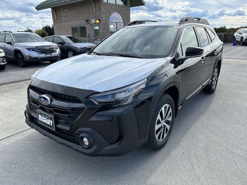 Certified 2025 Subaru Outback Premium AWD/4WD image 7