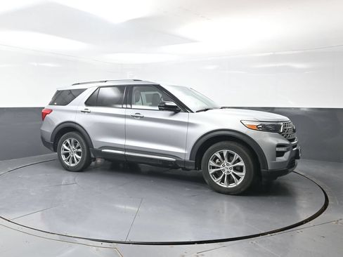 Used 2022 Ford Explorer Limited w/ Equipment Group 301A AWD/4WD image 5