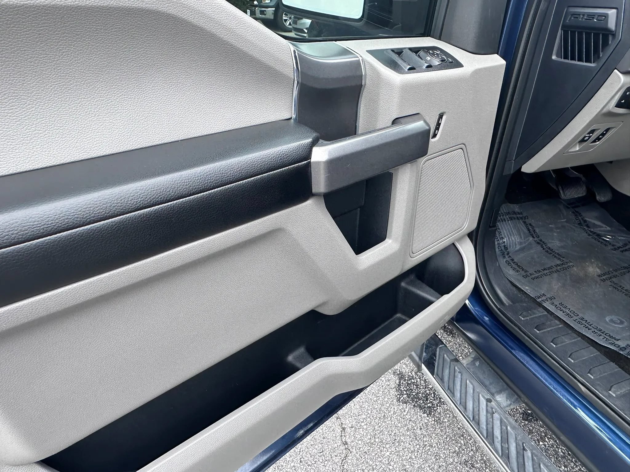 Used 2015 Ford F150 XLT w/ Equipment Group 301A Mid RWD image 15