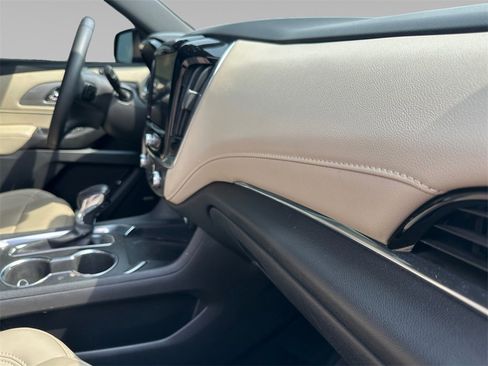 Used 2022 Chevrolet Traverse LT w/ LT Premium Package image 20