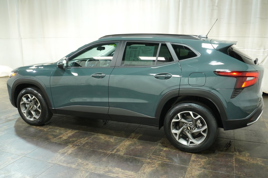 Used 2025 Chevrolet Trax LT w/ Driver Confidence Package FWD image 7