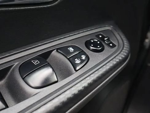 Used 2023 Nissan Versa SV FWD image 17