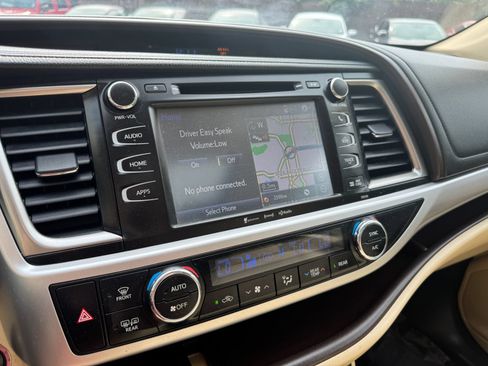 Used 2016 Toyota Highlander XLE AWD/4WD image 28