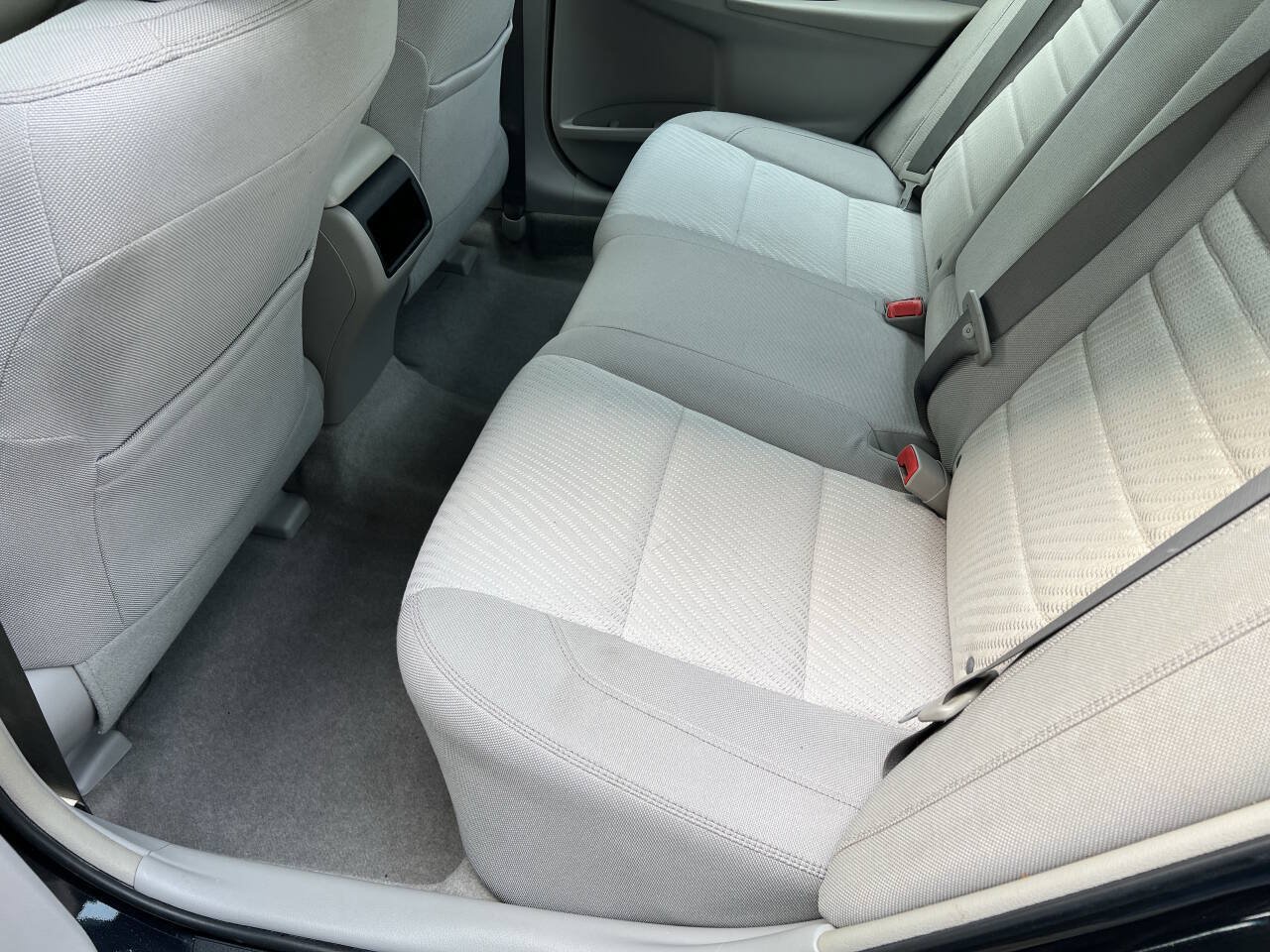 Used 2017 Toyota Camry LE w/ Moonroof Package FWD image 11