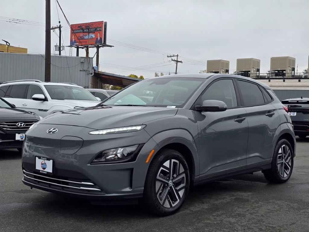 Used 2023 Hyundai Kona SE FWD image 3