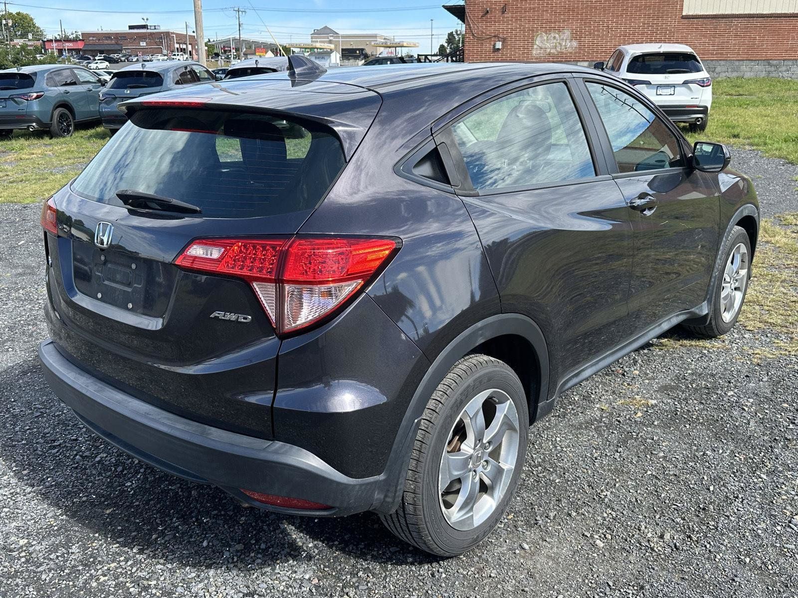 Used 2018 Honda HR-V LX image 8