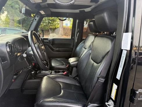 Used 2015 Jeep Wrangler Unlimited Sahara w/ Max Tow Package AWD/4WD image 19