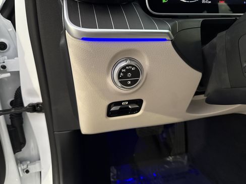 Certified 2025 Mercedes-Benz C 300 4MATIC Sedan image 23