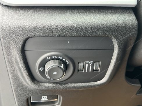 Used 2024 Jeep Grand Cherokee Limited w/ Black Appearance Package image 15