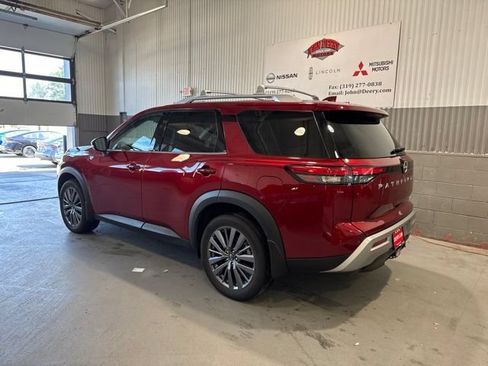 Used 2023 Nissan Pathfinder SL w/ SL Premium Package AWD/4WD image 6