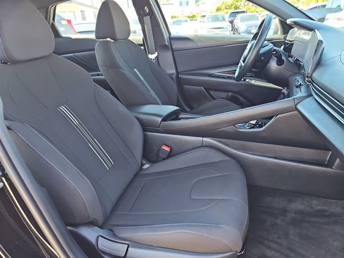 Certified 2025 Hyundai Elantra SEL image 10