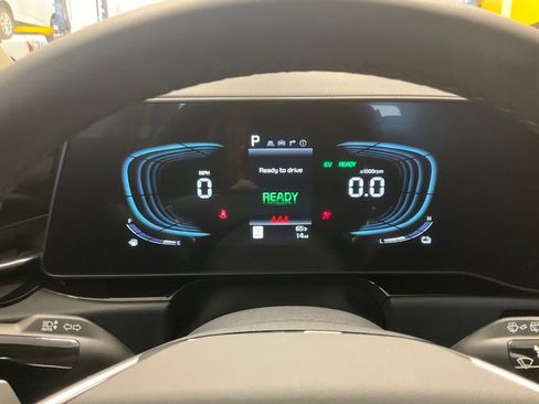Certified 2025 Kia Niro EX image 16