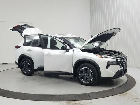 Used 2025 Nissan Rogue SV w/ SV Premium Package FWD image 9