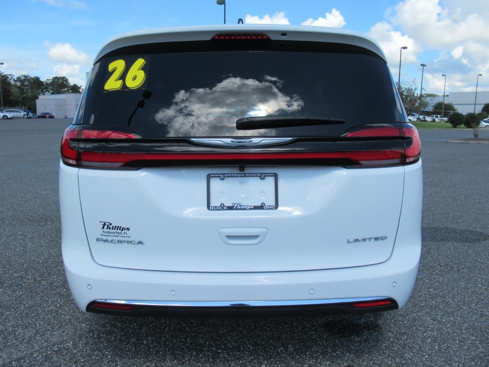 Used 2026 Chrysler Pacifica Limited FWD image 6