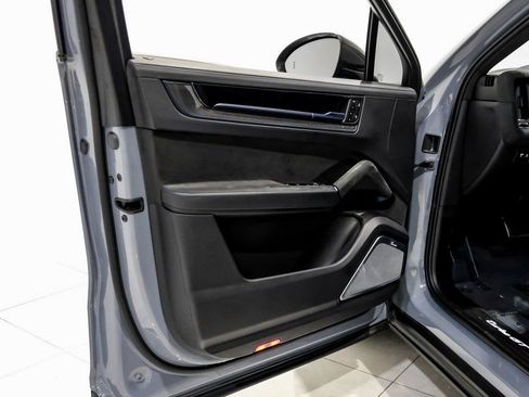 Used 2024 Porsche Cayenne Turbo GT image 40