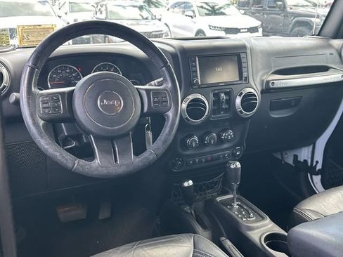 Used 2017 Jeep Wrangler Unlimited Sahara w/ Connectivity Group AWD/4WD image 14
