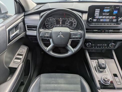 Used 2024 Mitsubishi Outlander SE image 17