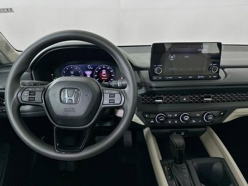 Used 2025 Honda Accord SE image 19
