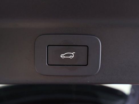 Used 2024 Jaguar F-PACE R-Dynamic S image 23