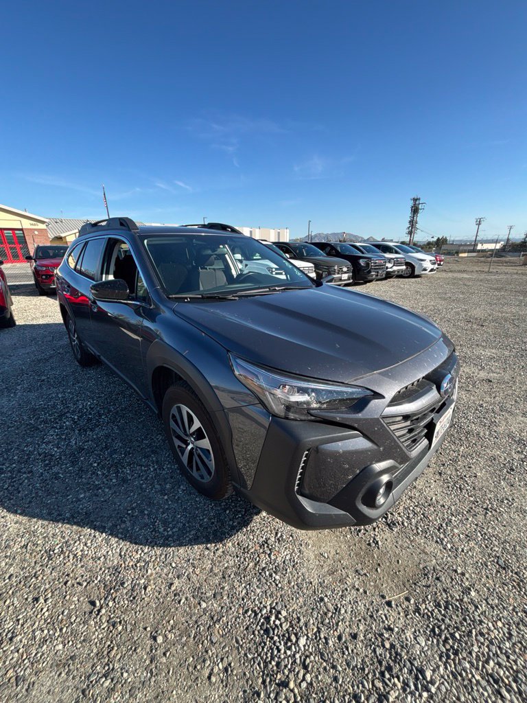 Used 2025 Subaru Outback Premium AWD/4WD image 3