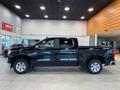 Used 2025 Chevrolet Silverado 1500 LT image 2