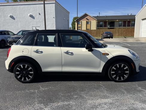 Used 2017 MINI Cooper 4-Door Hardtop image 5