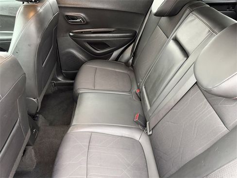Used 2022 Chevrolet Trax LT w/ Redline Edition image 11