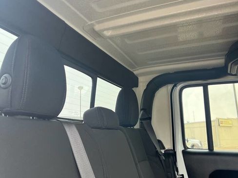 Used 2022 Jeep Gladiator Sport image 16