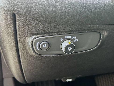 Used 2018 Chevrolet Equinox LT FWD image 11