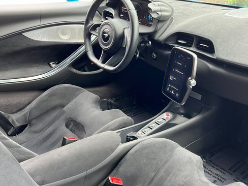 Used 2023 McLaren Artura RWD image 19