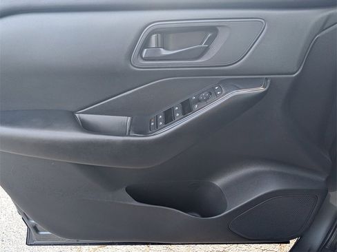 Used 2024 Nissan Rogue S image 20