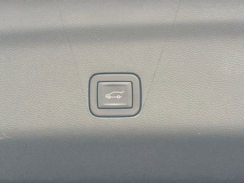 Certified 2025 GMC Yukon XL Denali image 32