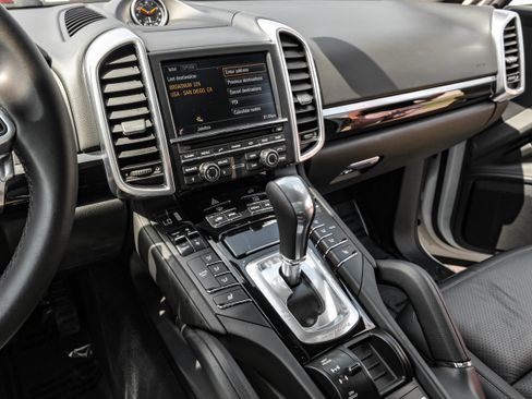 Used 2016 Porsche Cayenne AWD/4WD image 24