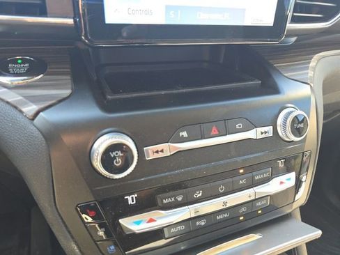 Used 2020 Ford Explorer Limited image 11