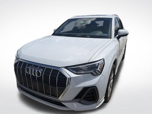 Used 2024 Audi Q3 2.0T Premium w/ Convenience Package AWD/4WD image 2