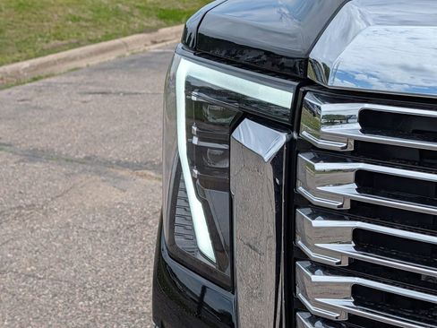 New 2026 GMC Sierra 3500 Denali w/ Denali Reserve Package AWD/4WD image 4