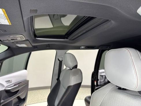 Used 2022 Toyota Sienna XSE FWD image 4