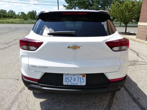 Used 2024 Chevrolet TrailBlazer LS w/ LS Convenience Package FWD image 8