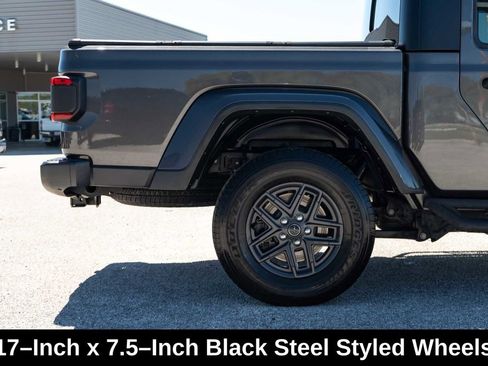 Used 2024 Jeep Gladiator Sport AWD/4WD image 5