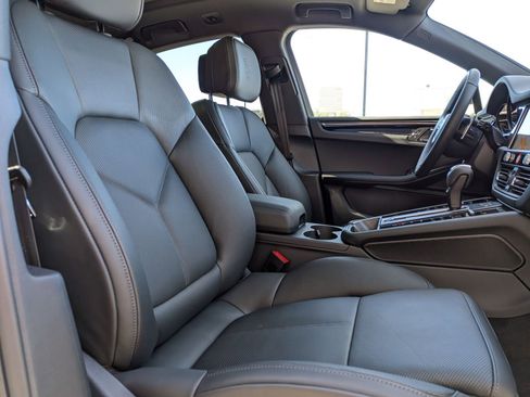 New 2026 Porsche Macan image 28