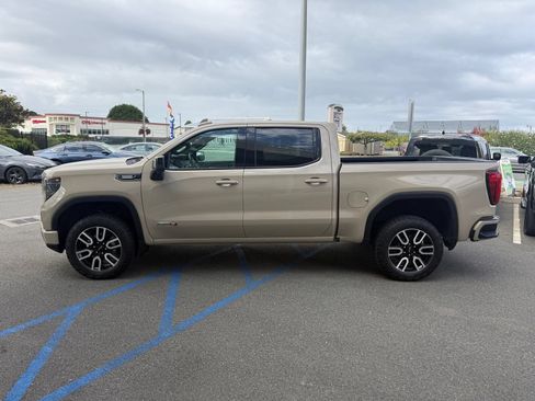Used 2023 GMC Sierra 1500 AT4 w/ Technology Package AWD/4WD image 5