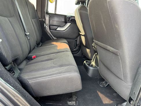 Used 2017 Jeep Wrangler Unlimited Sahara w/ Connectivity Group image 18