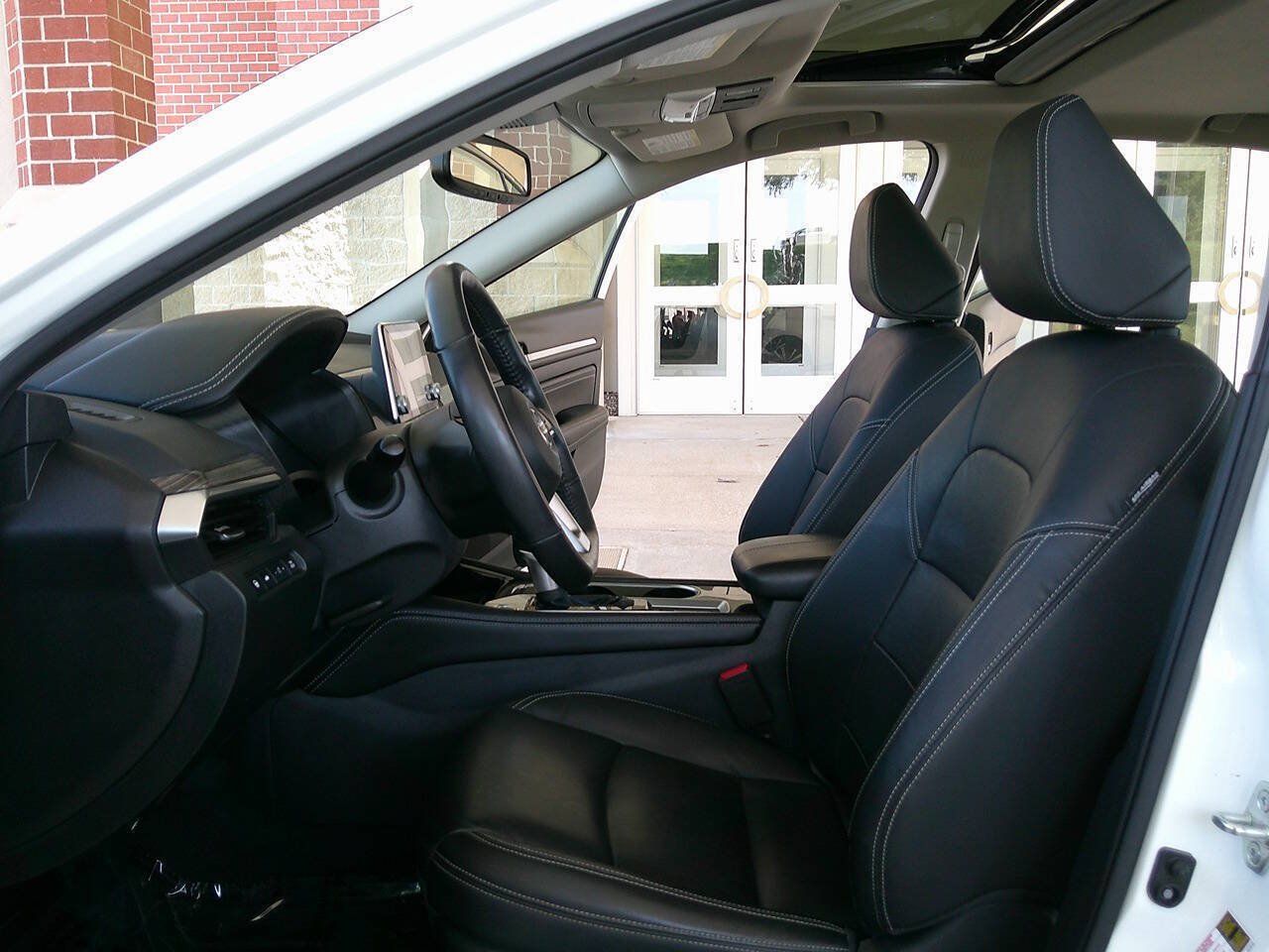 Used 2021 Nissan Altima 2.5 Platinum AWD/4WD image 9