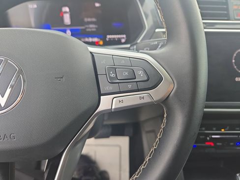 Used 2024 Volkswagen Tiguan SE image 21