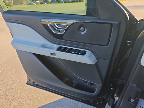 Certified 2025 Lincoln Aviator AWD w/ Equipment Group 101A image 26