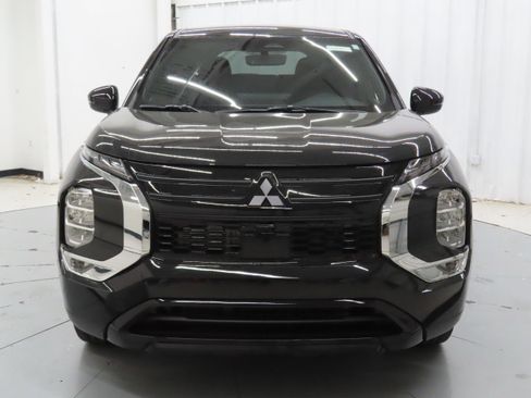 New 2026 Mitsubishi Outlander LE FWD image 9